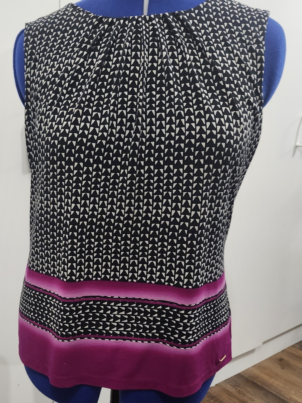 Calvin Klein Black and Magenta Patterned Sleeveless Tank Top